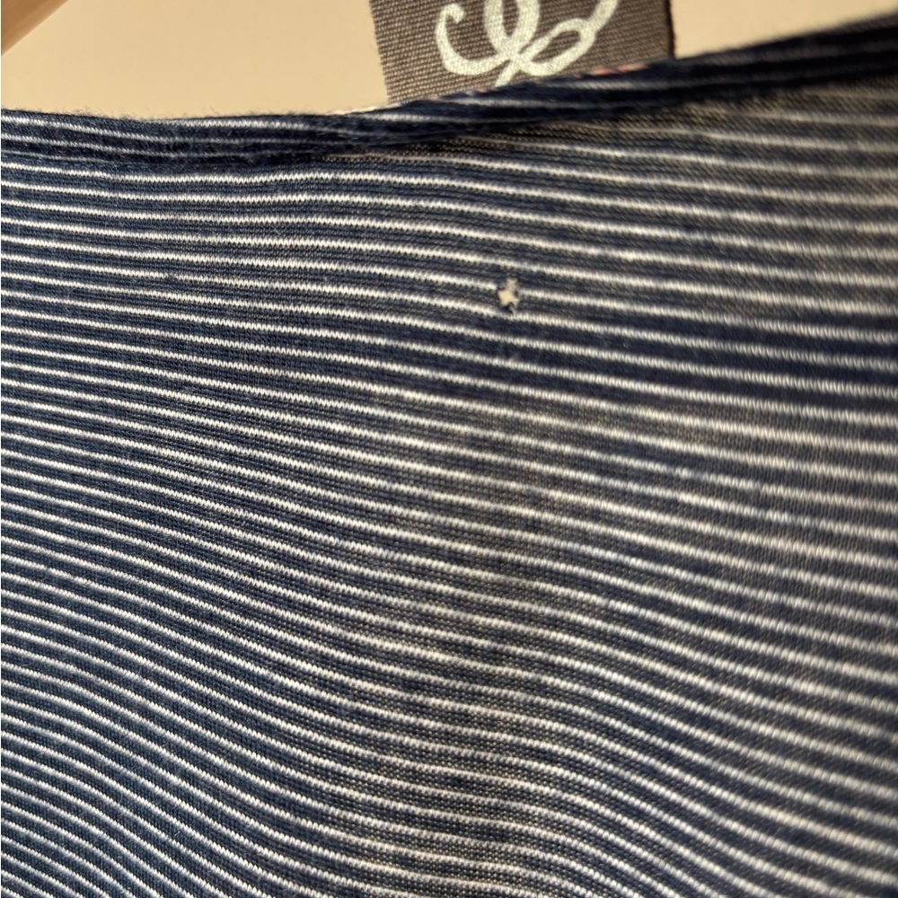 One September - Geometric Patterned V-Neck Top - Picture 3 of 8